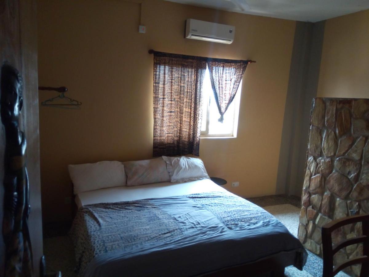 The Sleepy Hippo Hotel Accra Exterior photo